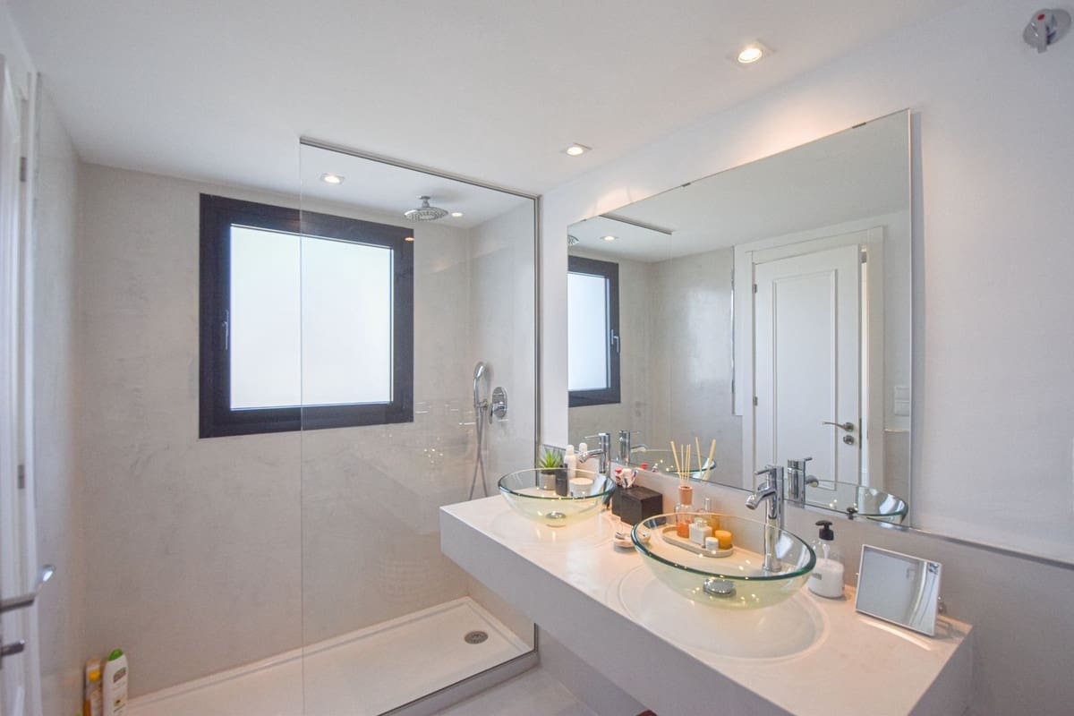 Casa de 4 habitaciones en San Pedro de Alcantara en venta con piscina - 995.000 € (Ref: 9556018)