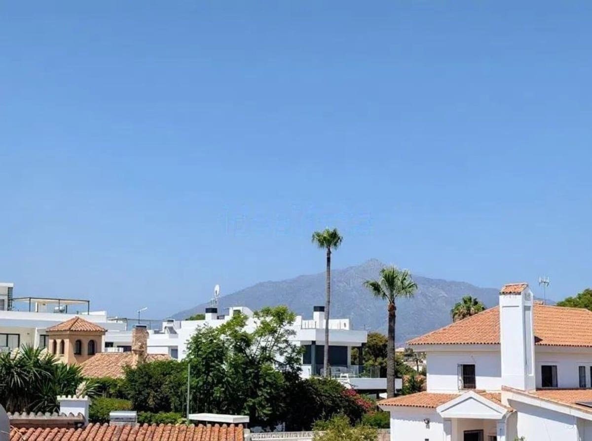 Casa de 4 habitaciones en San Pedro de Alcantara en venta con piscina - 995.000 € (Ref: 9556018)