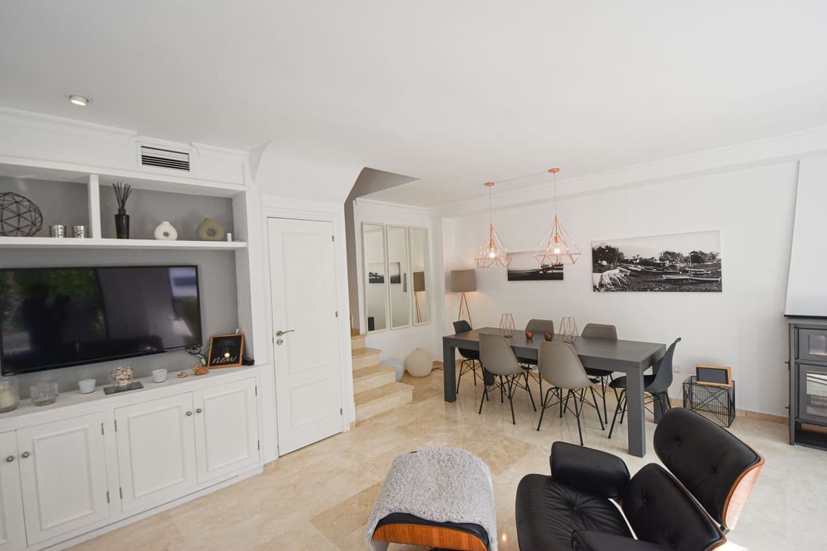 4 bedroom Townhouse for sale in San Pedro de Alcantara with pool - € 995,000 (Ref: 9556018)