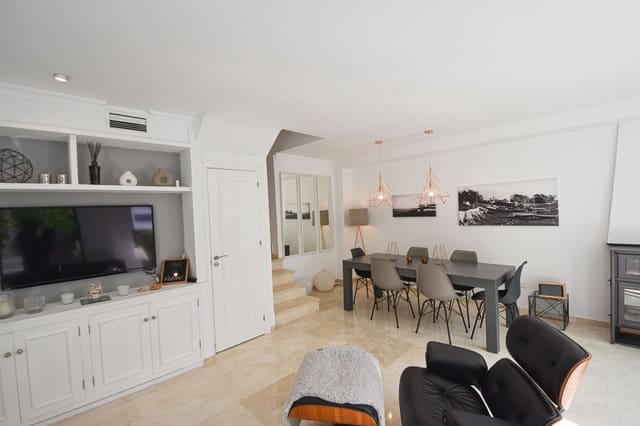 4 chambre Maison de Ville à vendre à San Pedro de Alcántara Pueblo, Marbella avec piscine - 995 000 € (Ref: 9556018)
