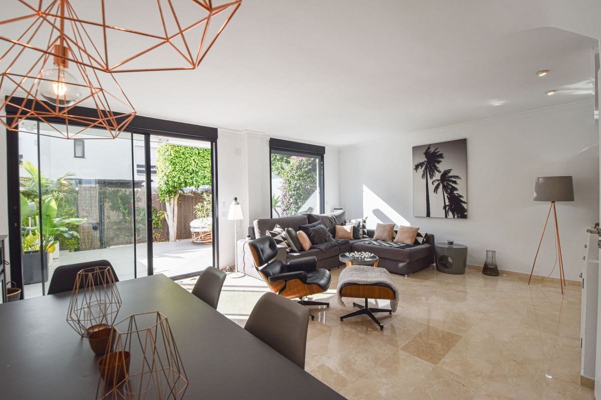 4 bedroom Townhouse for sale in San Pedro de Alcantara with pool - € 995,000 (Ref: 9556018)