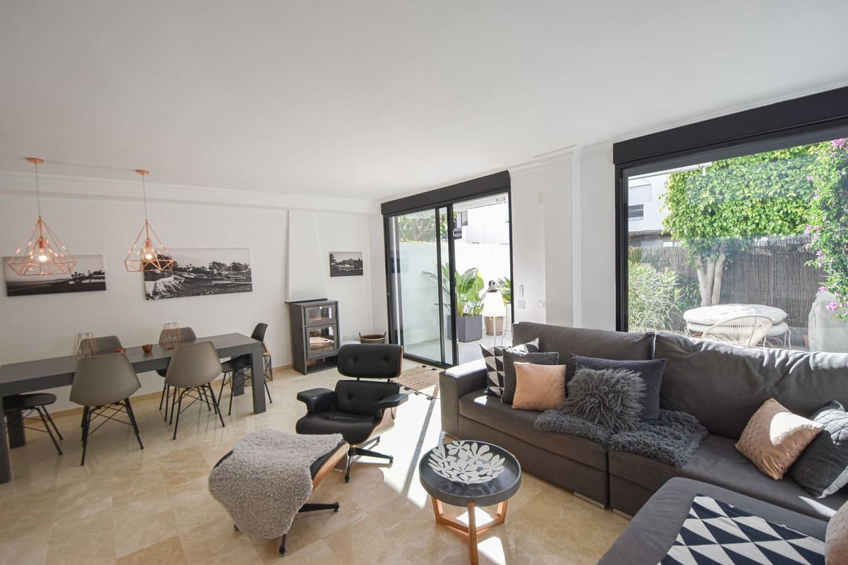 4 bedroom Townhouse for sale in San Pedro de Alcantara with pool - € 995,000 (Ref: 9556018)