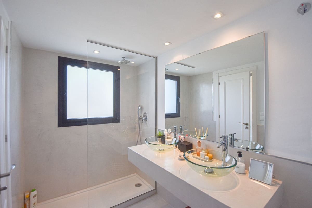 4 bedroom Townhouse for sale in San Pedro de Alcantara with pool - € 995,000 (Ref: 9556018)