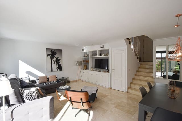 4 chambre Maison de Ville à vendre à San Pedro de Alcántara Pueblo, Marbella avec piscine - 995 000 € (Ref: 9556018)