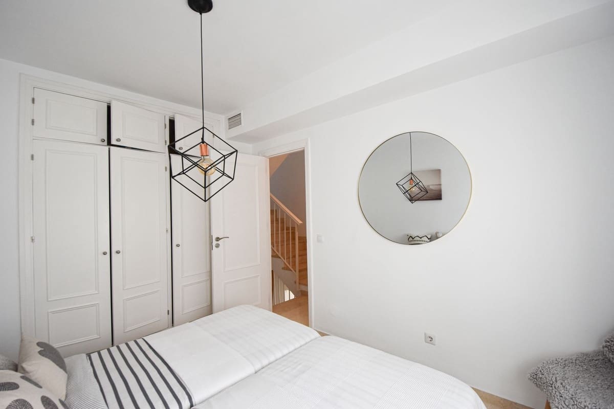 4 bedroom Townhouse for sale in San Pedro de Alcantara with pool - € 995,000 (Ref: 9556018)