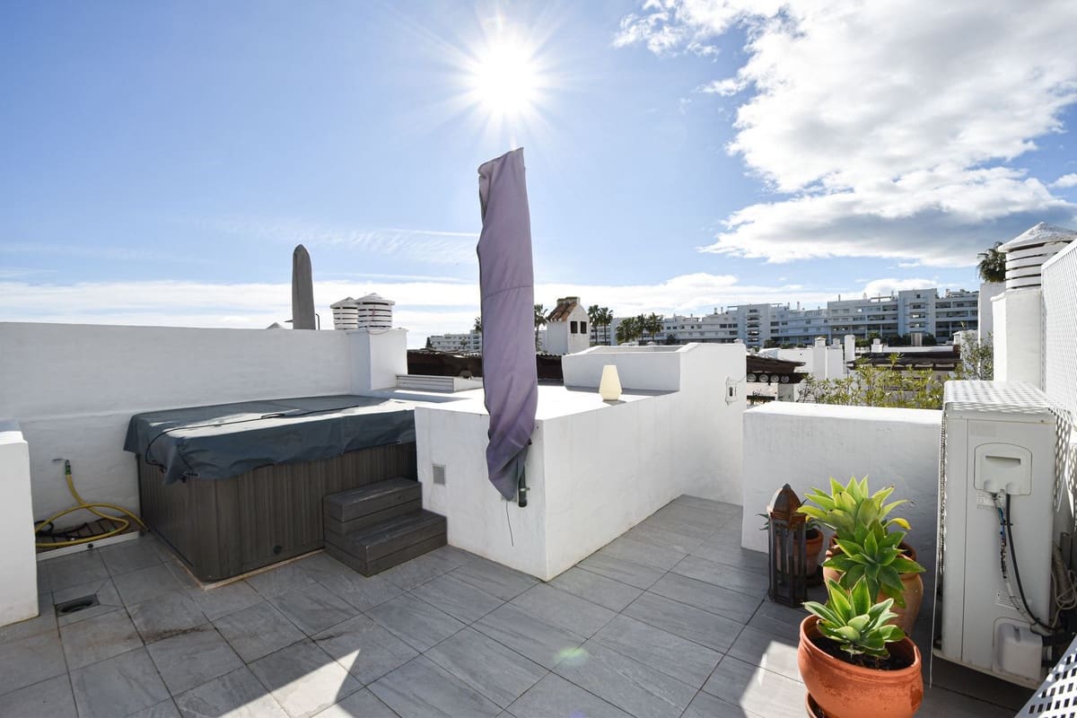 4 bedroom Townhouse for sale in San Pedro de Alcantara with pool - € 995,000 (Ref: 9556018)