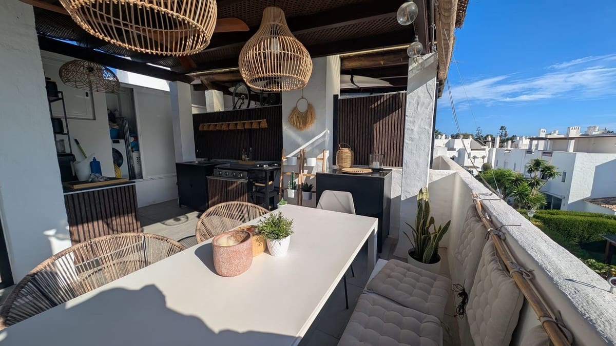 4 bedroom Townhouse for sale in San Pedro de Alcantara with pool - € 995,000 (Ref: 9556018)
