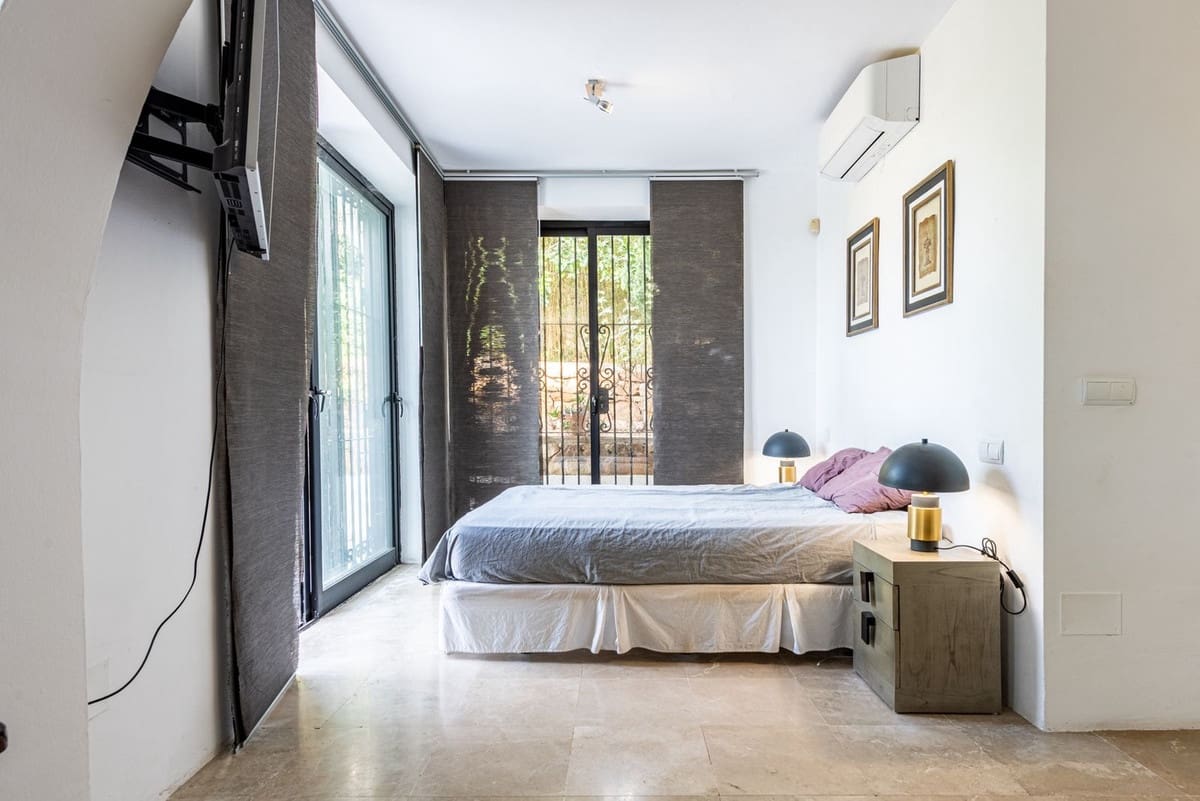 3 soveværelse Villa til salg i Manilva med swimmingpool garage - € 1.495.000 (Ref: 9556021)