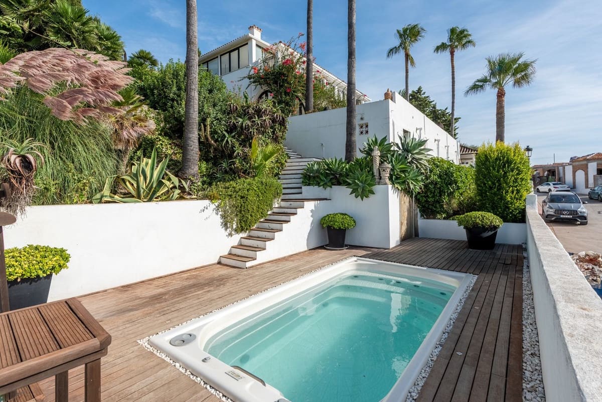 3 soveværelse Villa til salg i Manilva med swimmingpool garage - € 1.495.000 (Ref: 9556021)