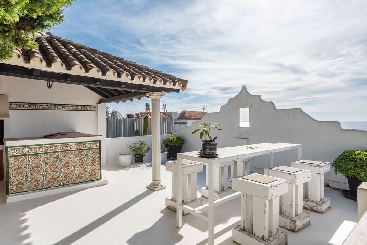 3 bedroom Villa for sale in Manilva with pool garage - € 1,395,000 (Ref: 9556021)