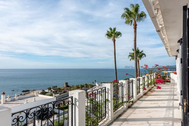 Chalet de 3 habitaciones en Manilva Pueblo, Manilva en venta con piscina garaje - 1.395.000 € (Ref: 9556021)