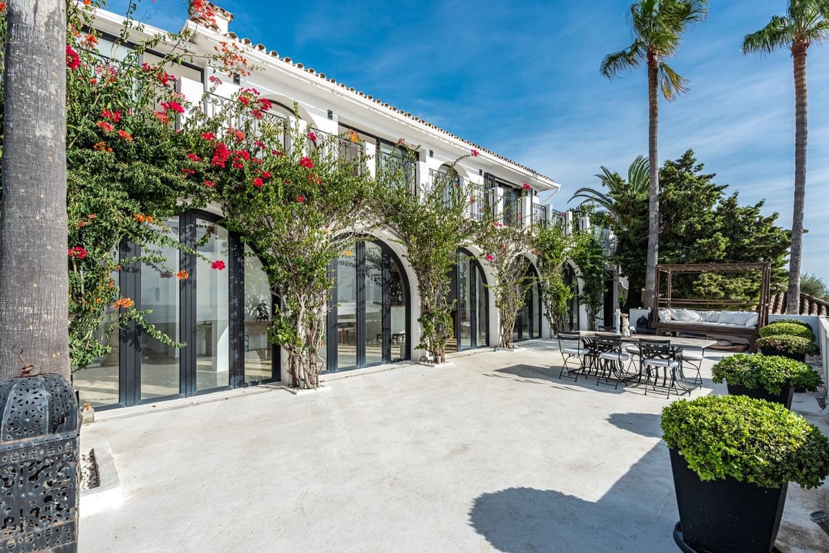 3 bedroom Villa for sale in Manilva with pool garage - € 1,395,000 (Ref: 9556021)