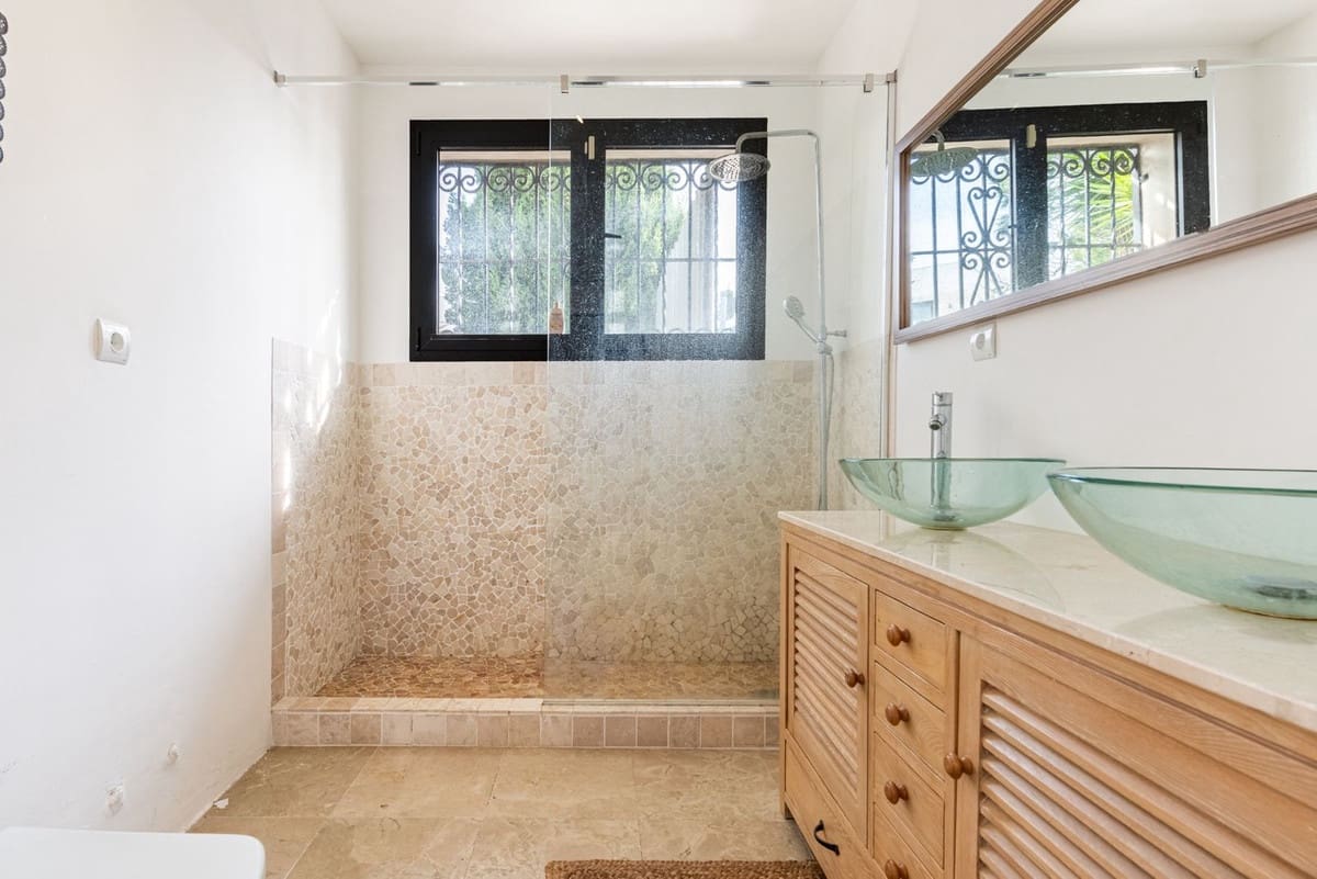 3 quarto Moradia para venda em Manilva com piscina garagem - 1 285 000 € (Ref: 9556021)
