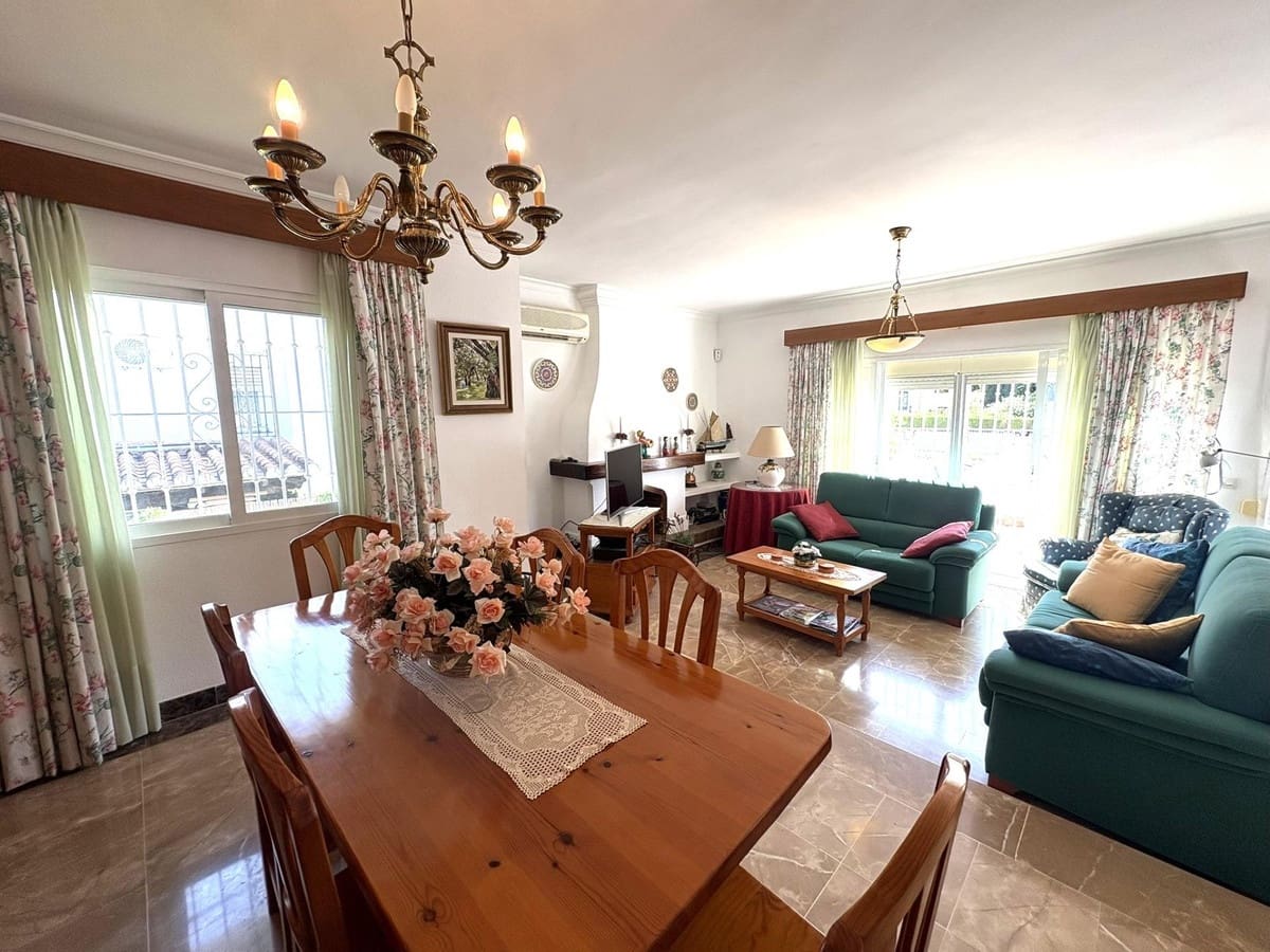 Chalet de 4 habitaciones en Alhaurín de la Torre en venta con garaje - 799.000 € (Ref: 9557961)