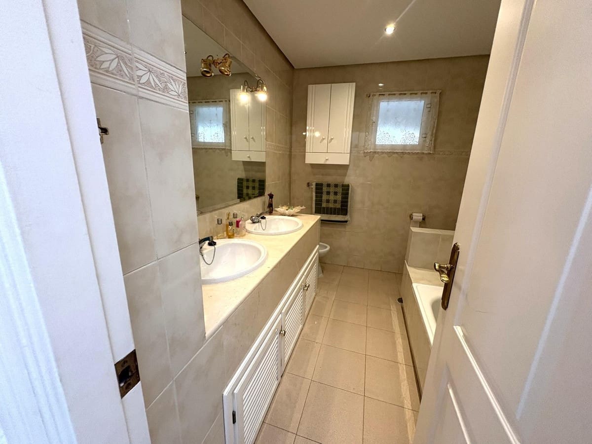 Chalet de 4 habitaciones en Alhaurín de la Torre en venta con garaje - 799.000 € (Ref: 9557961)