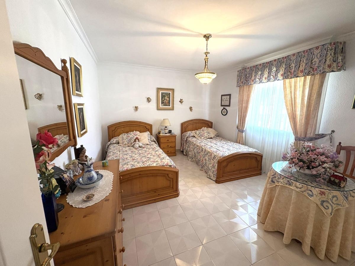 Chalet de 4 habitaciones en Alhaurín de la Torre en venta con garaje - 799.000 € (Ref: 9557961)