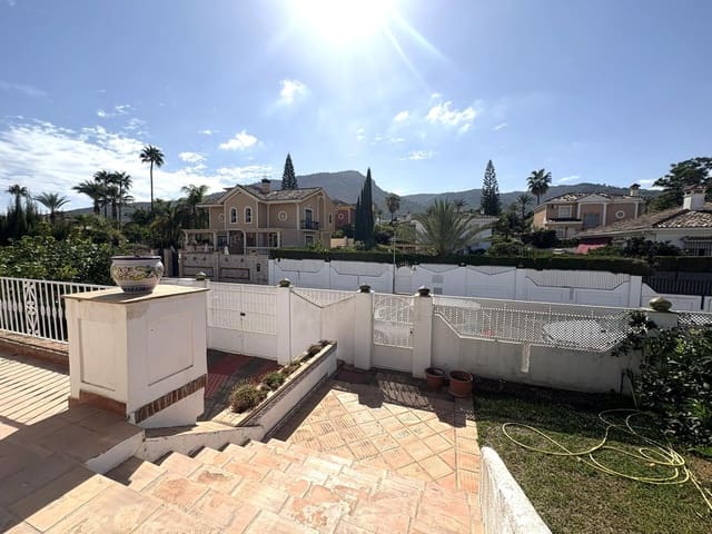 4 soveværelse Villa til salg i Alhaurín de la Torre med garage - € 799.000 (Ref: 9557961)