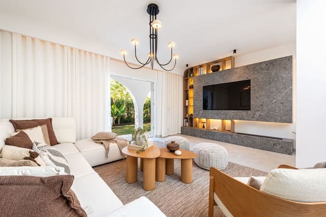 3 soverom Kjedet enebolig til salgs i La Dama de Noche - La Alzambra, Marbella med svømmebasseng - € 1 349 000 (Ref: 9557962)