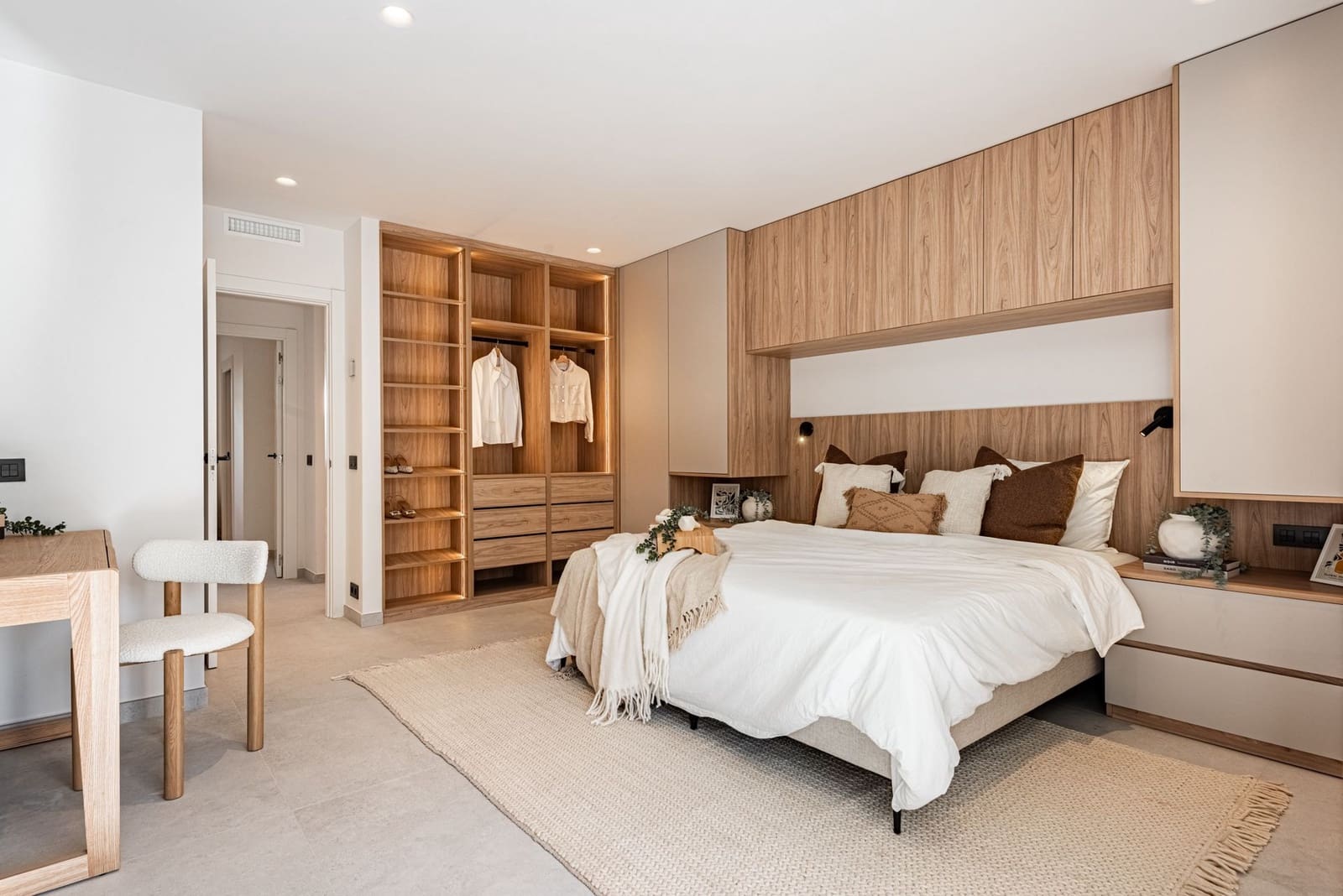 3 soverom Kjedet enebolig til salgs i Nueva Andalucia med svømmebasseng - € 1 349 000 (Ref: 9557962)