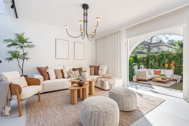 3 soverom Kjedet enebolig til salgs i La Dama de Noche - La Alzambra, Marbella med svømmebasseng - € 1 349 000 (Ref: 9557962)