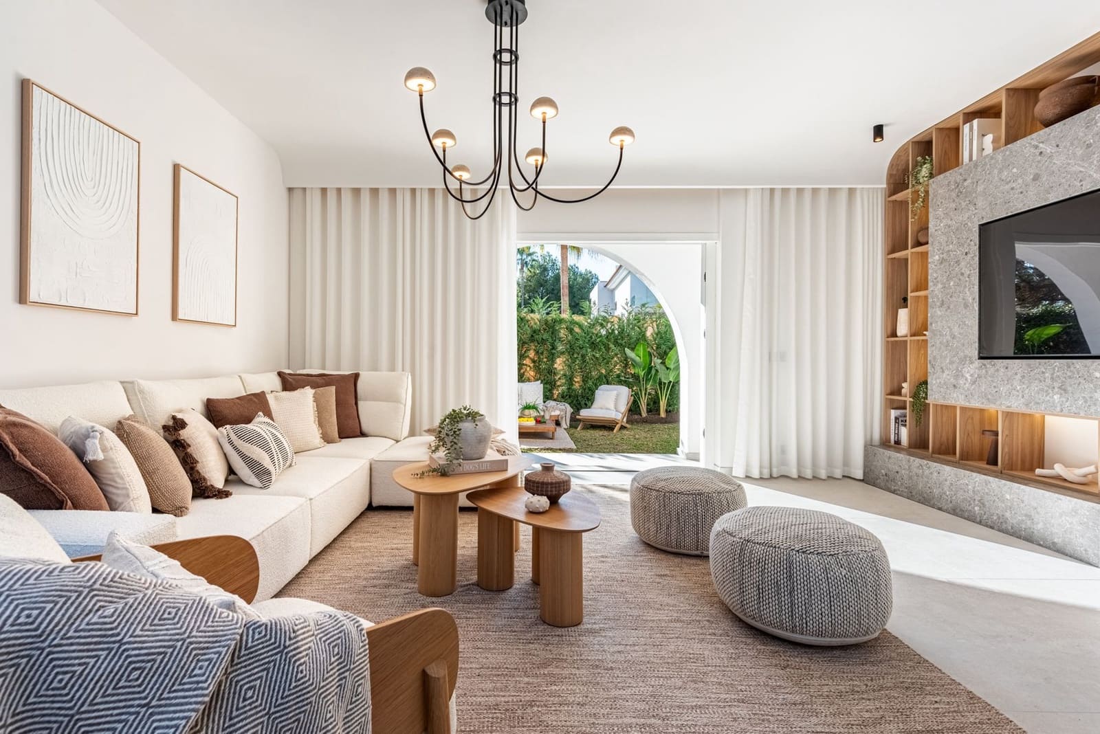 3 soverom Kjedet enebolig til salgs i Nueva Andalucia med svømmebasseng - € 1 349 000 (Ref: 9557962)