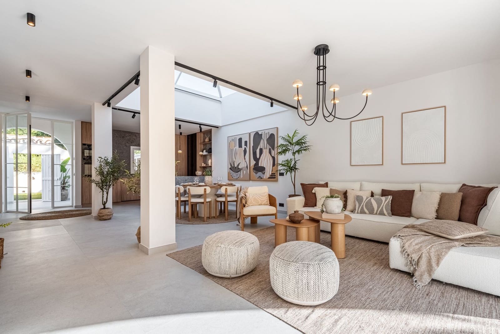 3 soverom Kjedet enebolig til salgs i Nueva Andalucia med svømmebasseng - € 1 349 000 (Ref: 9557962)