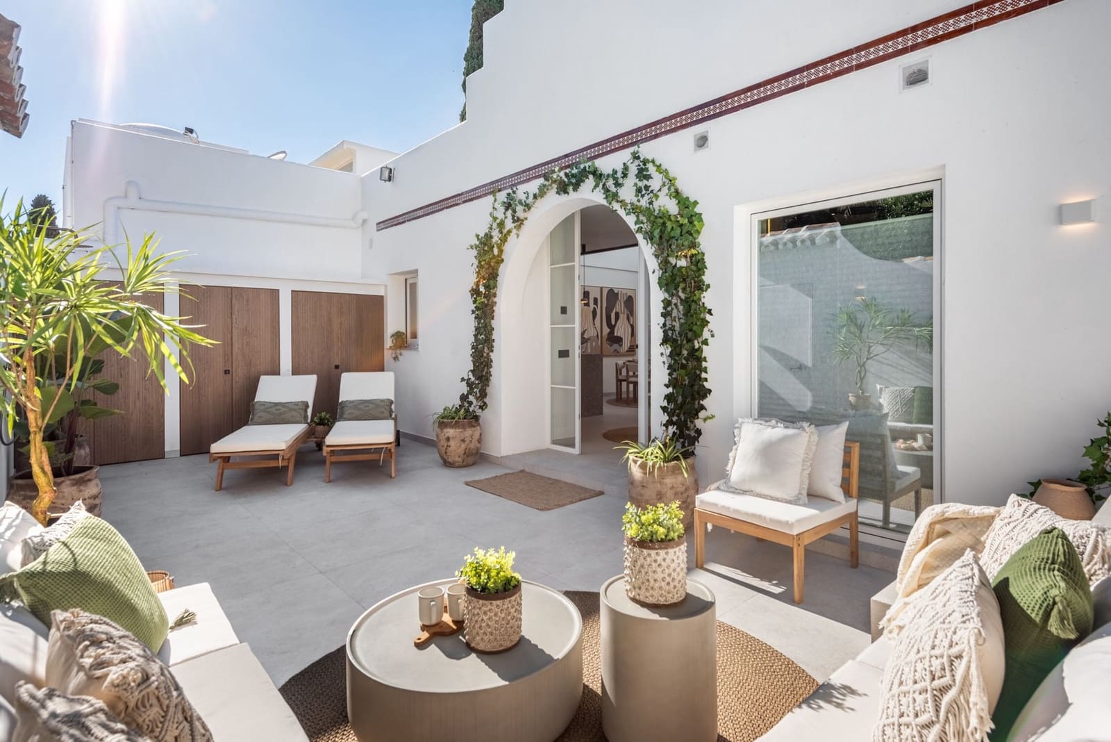 3 soverom Kjedet enebolig til salgs i Nueva Andalucia med svømmebasseng - € 1 349 000 (Ref: 9557962)