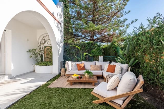 3 soverom Kjedet enebolig til salgs i La Dama de Noche - La Alzambra, Marbella med svømmebasseng - € 1 349 000 (Ref: 9557962)