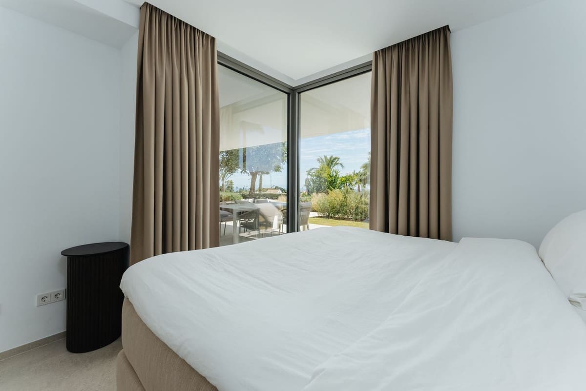 2 soveværelse Lejlighed til salg i Los Arqueros med swimmingpool - € 750.000 (Ref: 9558696)