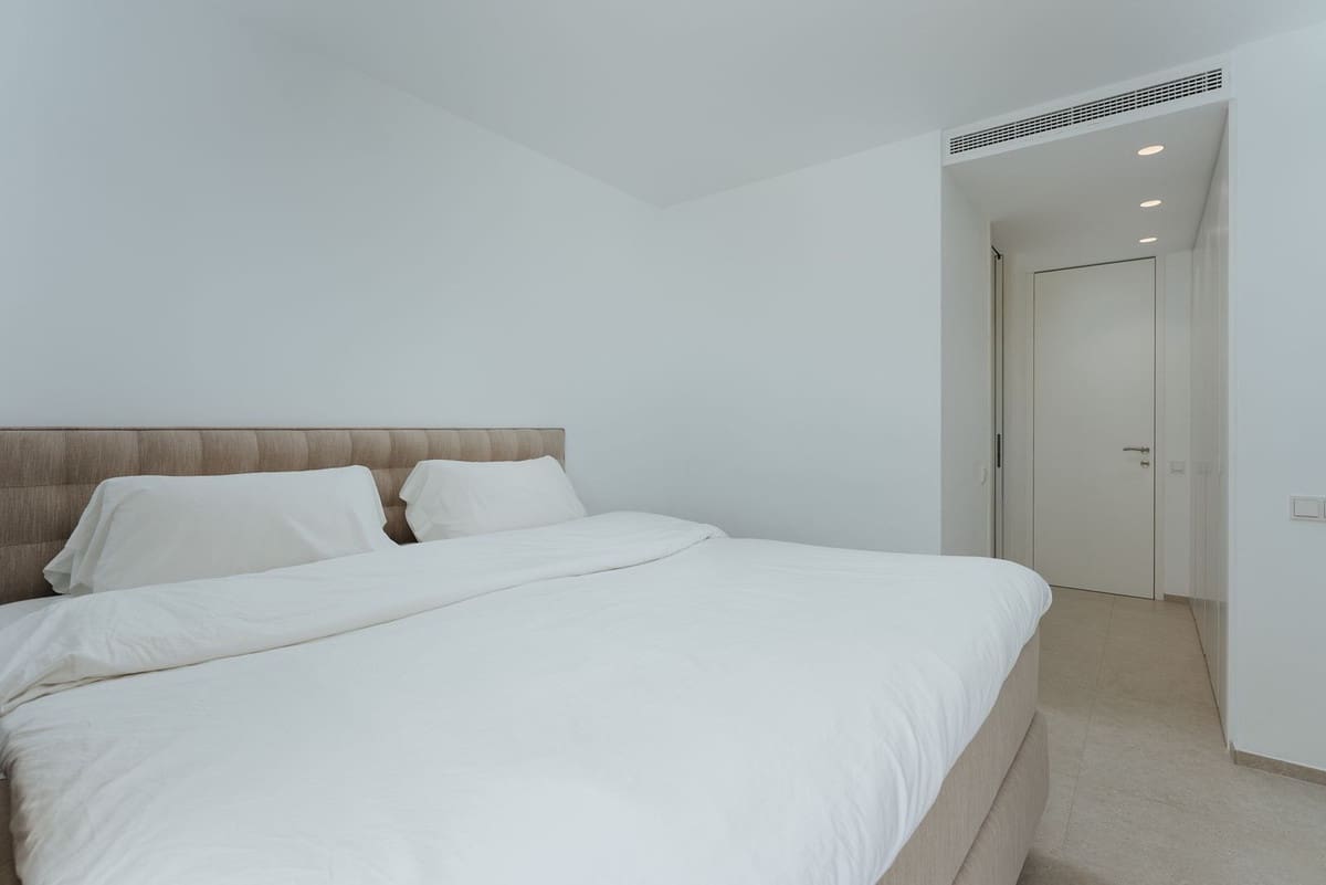 2 soveværelse Lejlighed til salg i Los Arqueros med swimmingpool - € 750.000 (Ref: 9558696)