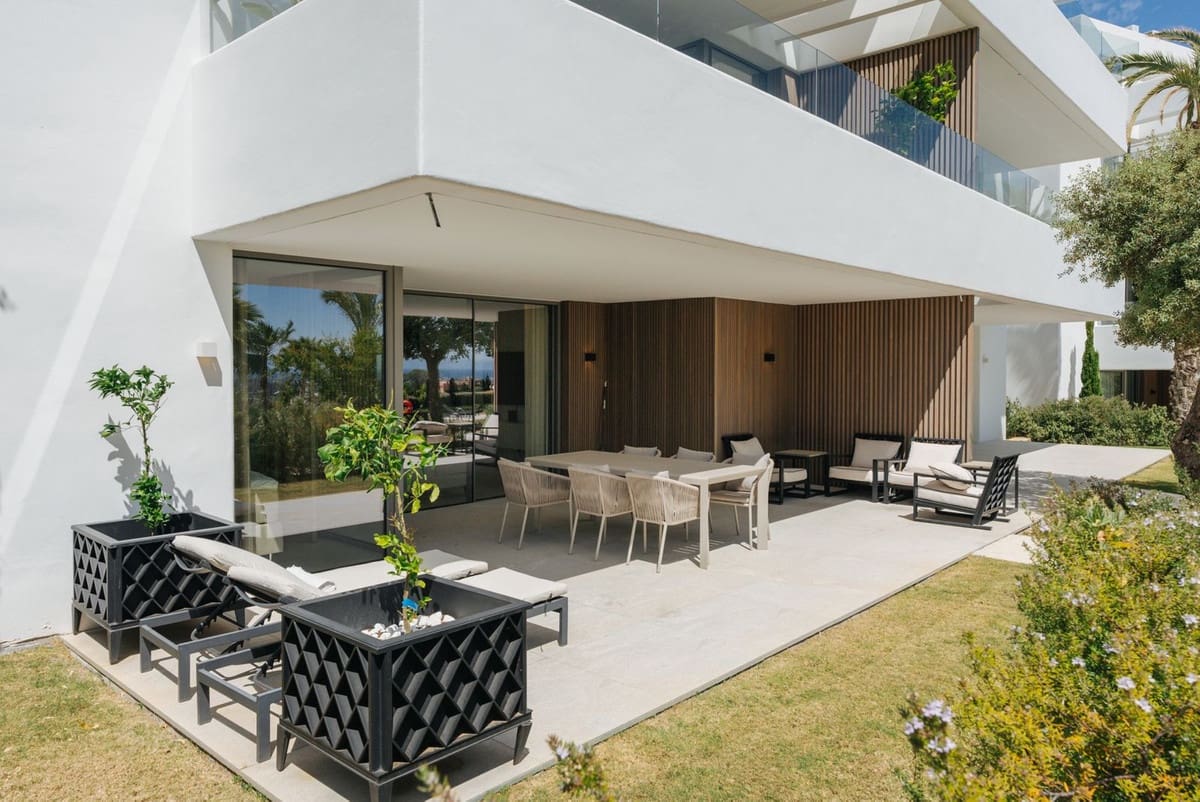 2 soveværelse Lejlighed til salg i Los Arqueros med swimmingpool - € 750.000 (Ref: 9558696)