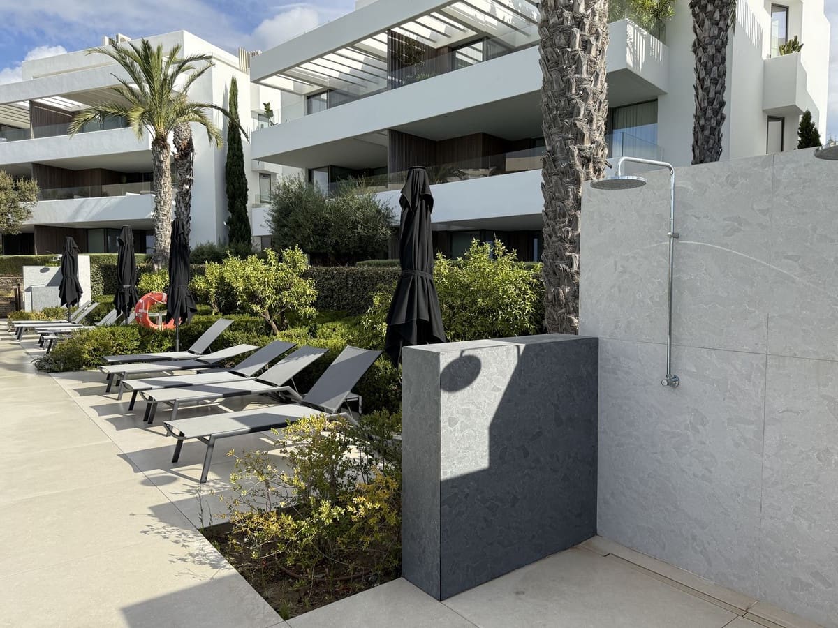 2 soveværelse Lejlighed til salg i Los Arqueros med swimmingpool - € 750.000 (Ref: 9558696)