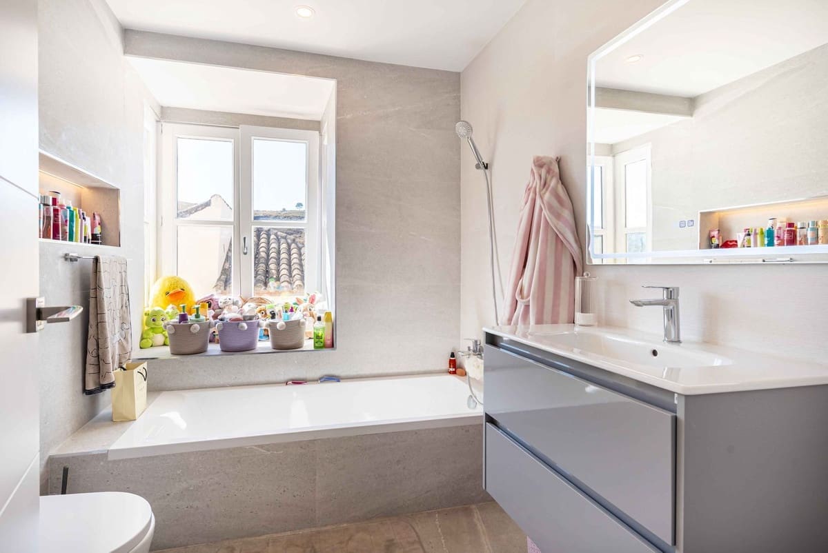 4 Zimmer Haus zu verkaufen in Benahavis mit Pool - 925.000 € (Ref: 9558698)