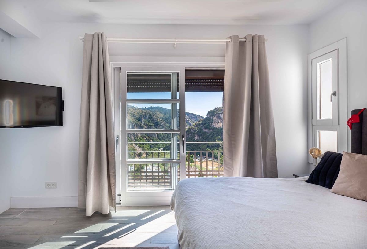 4 Zimmer Haus zu verkaufen in Benahavis mit Pool - 925.000 € (Ref: 9558698)