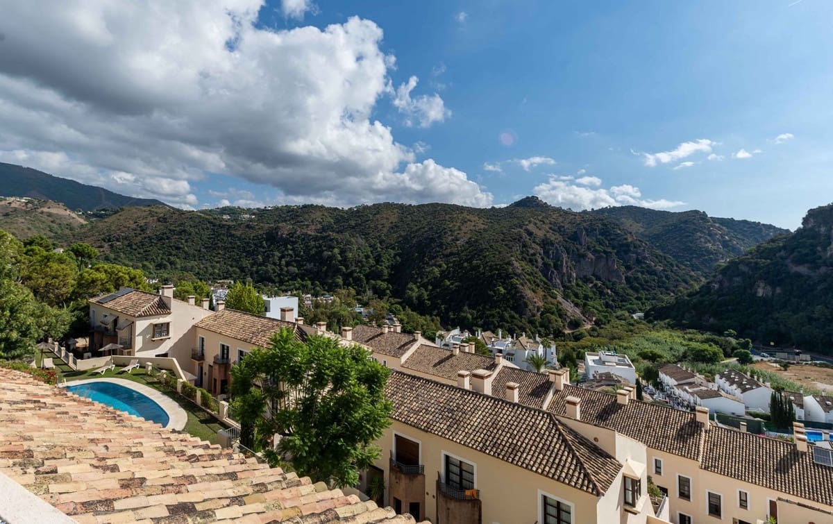 4 Zimmer Haus zu verkaufen in Benahavis mit Pool - 925.000 € (Ref: 9558698)