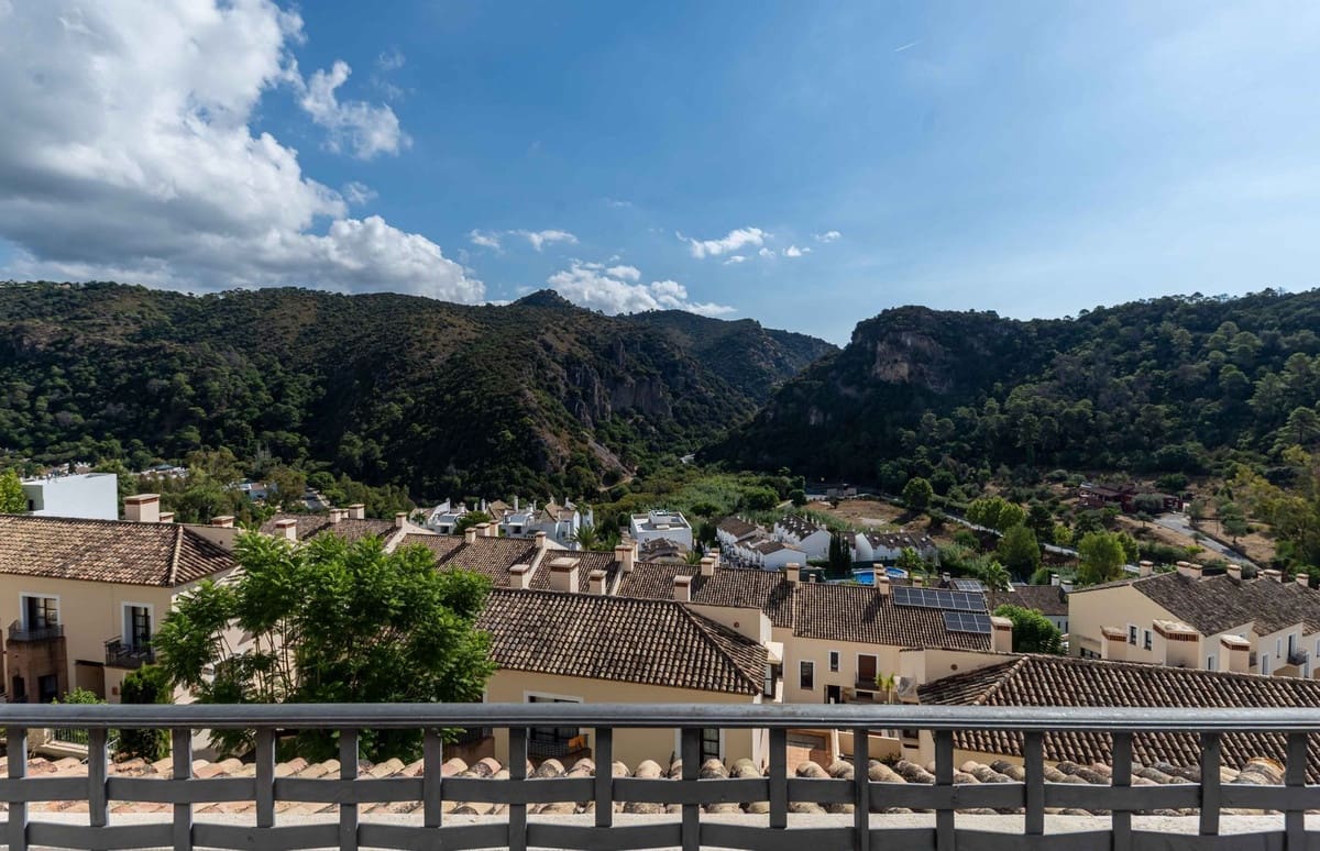 4 Zimmer Haus zu verkaufen in Benahavis mit Pool - 925.000 € (Ref: 9558698)