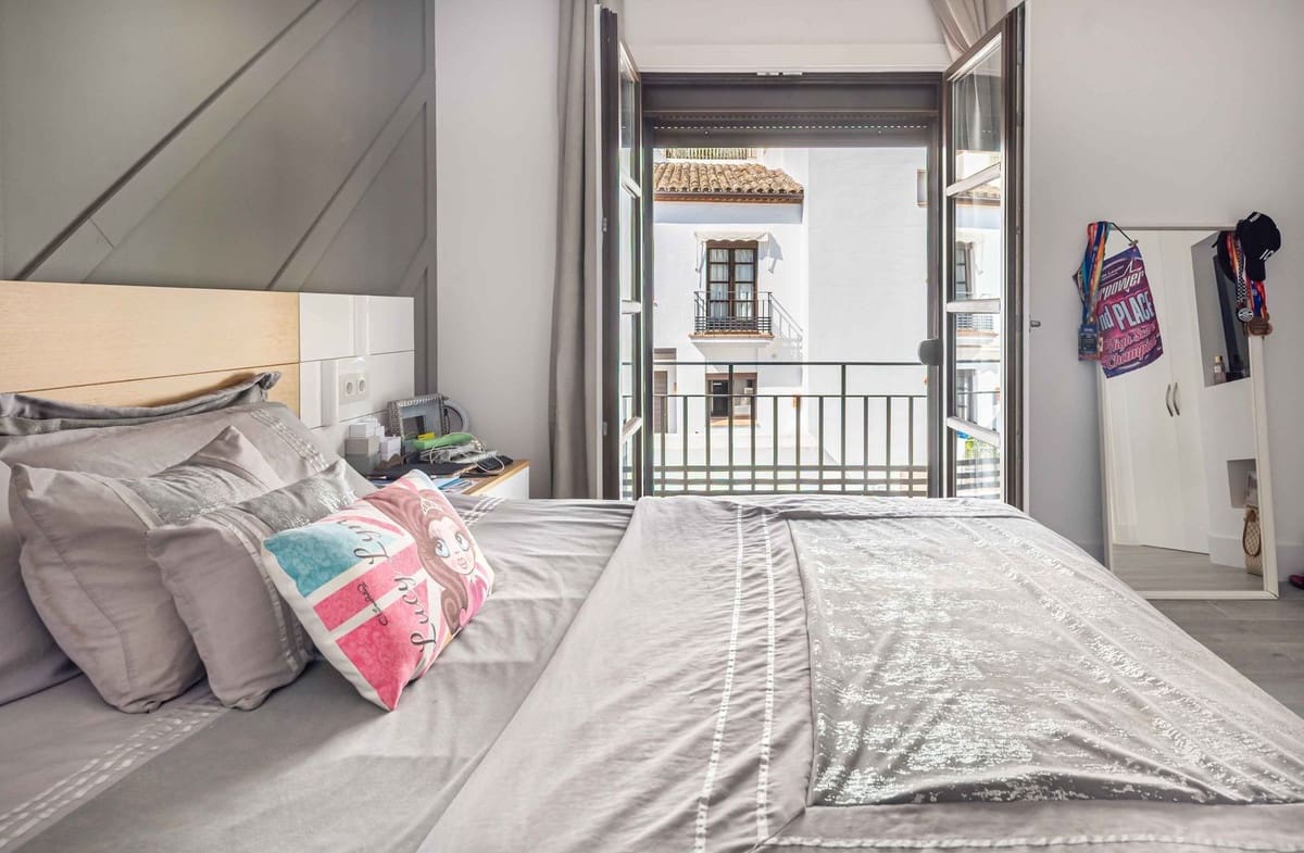 4 Zimmer Haus zu verkaufen in Benahavis mit Pool - 925.000 € (Ref: 9558698)