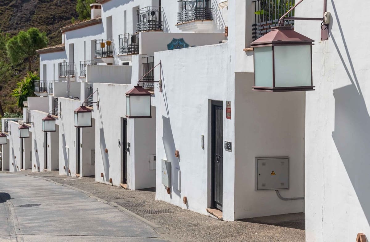 4 Zimmer Haus zu verkaufen in Benahavis mit Pool - 925.000 € (Ref: 9558698)