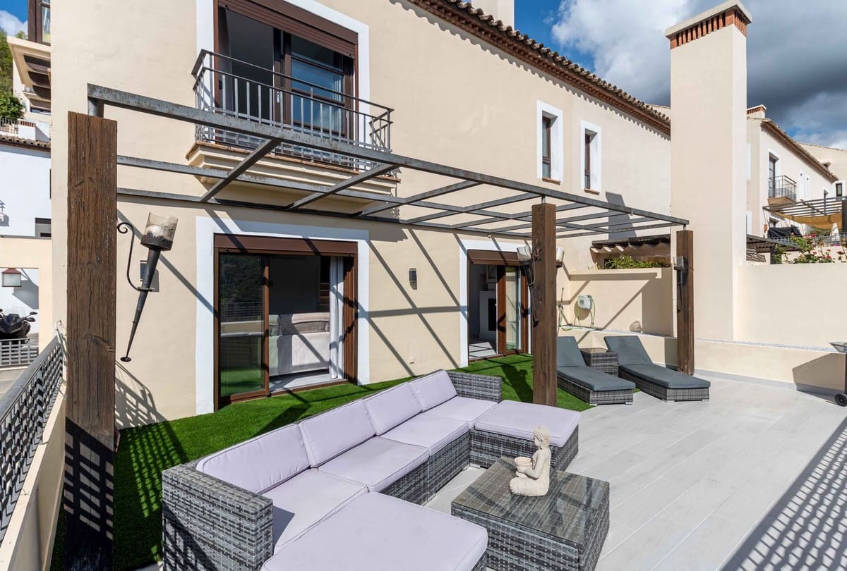 4 Zimmer Haus zu verkaufen in Benahavis mit Pool - 925.000 € (Ref: 9558698)