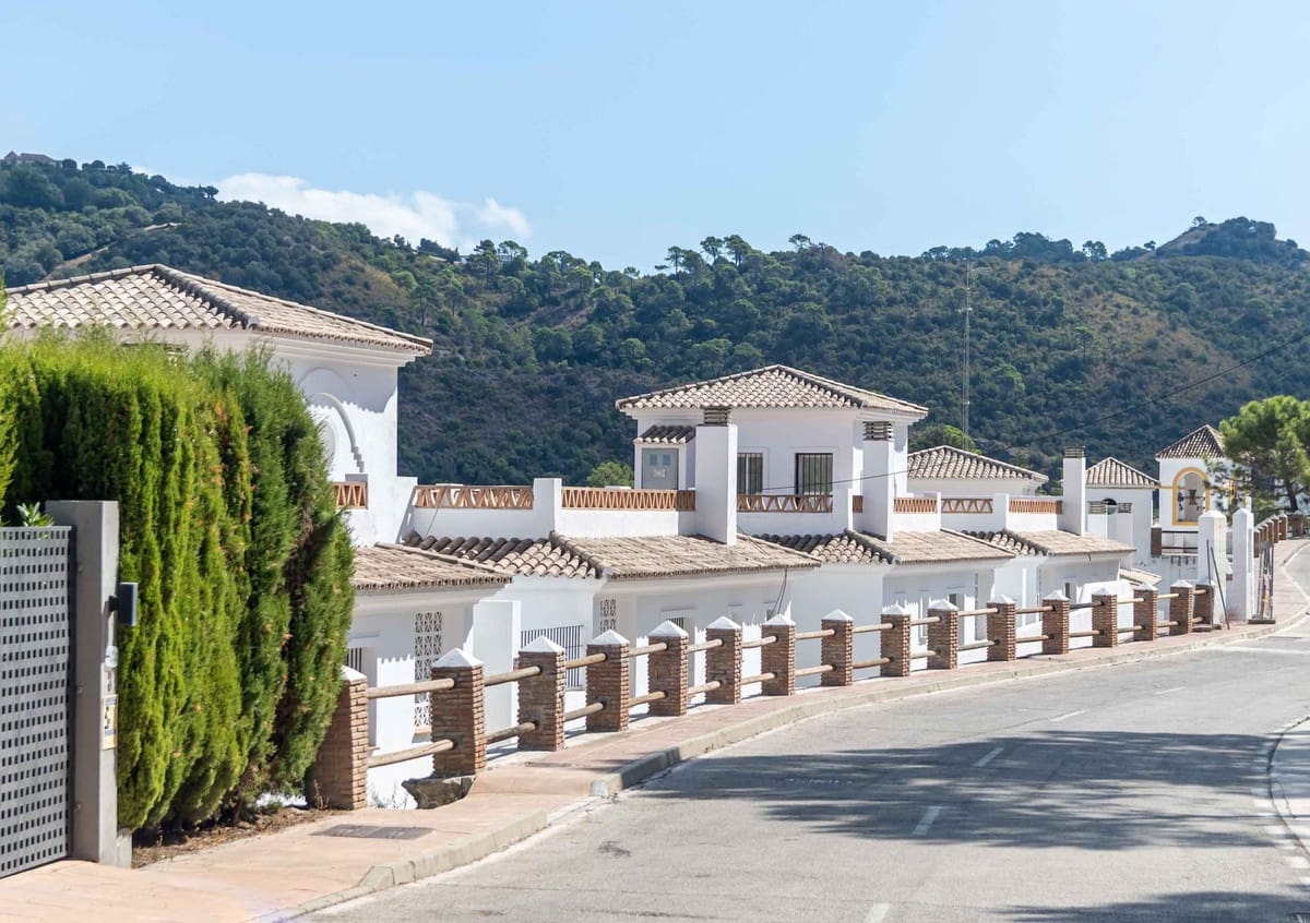 4 Zimmer Haus zu verkaufen in Benahavis mit Pool - 925.000 € (Ref: 9558698)