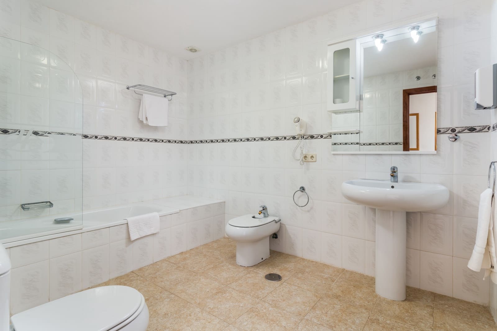 84 soveværelse Hotel til salg i San Roque - € 11.700.000 (Ref: 9586682)