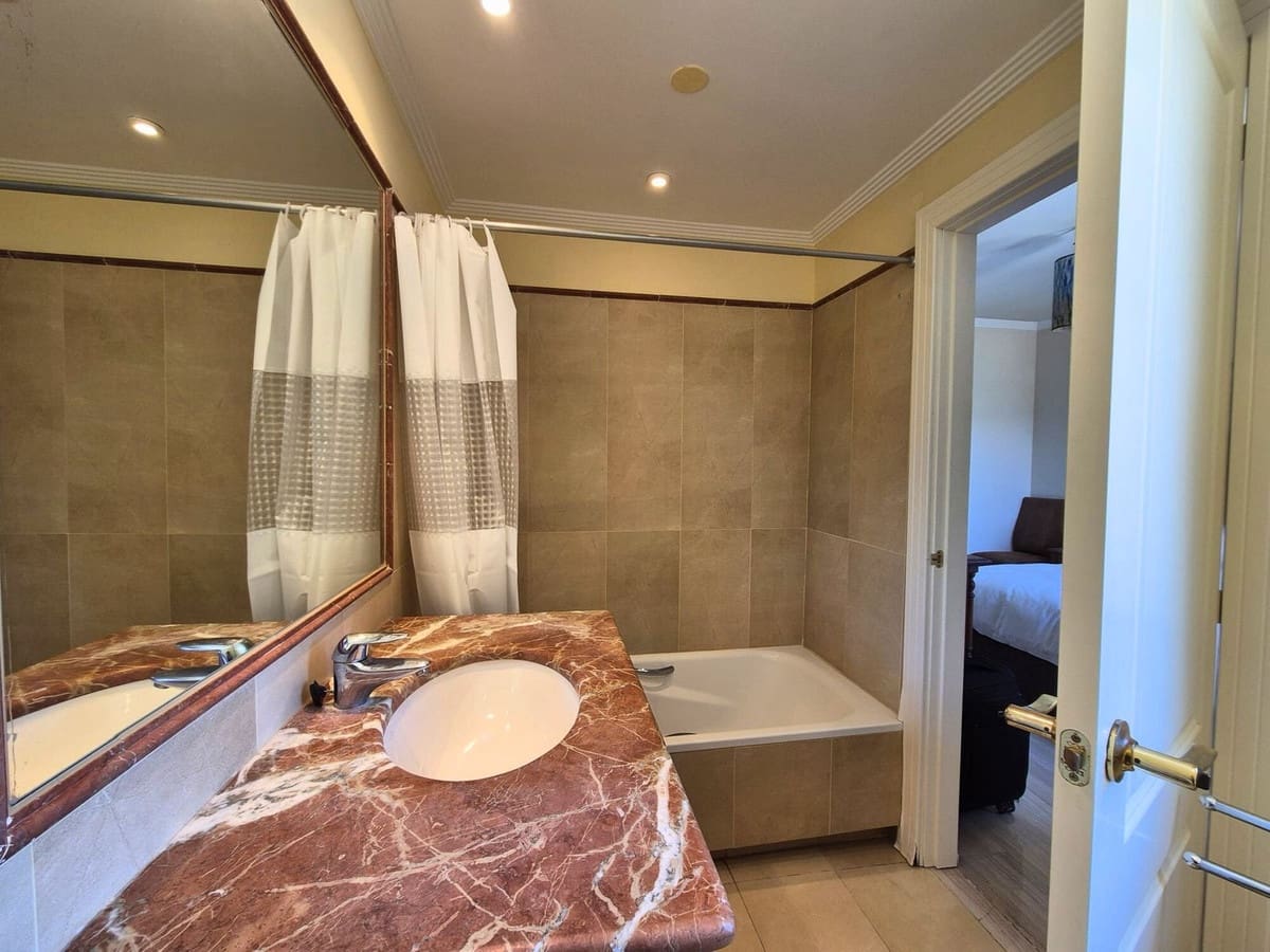 2 sypialnia Penthouse na sprzedaż w Sotogrande z basenem - 475 000 € (Ref: 9586688)