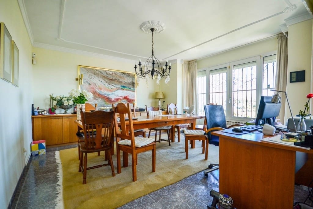 8 sovrum Villa till salu i Estepona med pool garage - 2 100 000 € (Ref: 9588031)