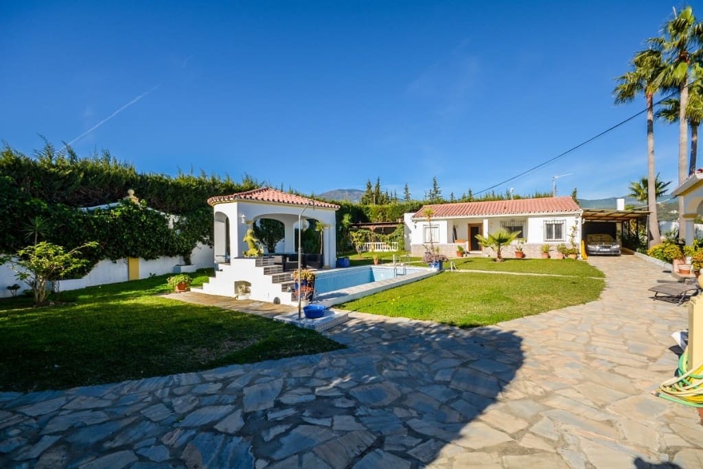 8 sovrum Villa till salu i Estepona med pool garage - 2 100 000 € (Ref: 9588031)