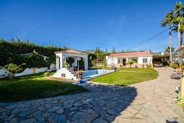 8 sovrum Villa till salu i Centro, Estepona med pool garage - 2 100 000 € (Ref: 9588031)