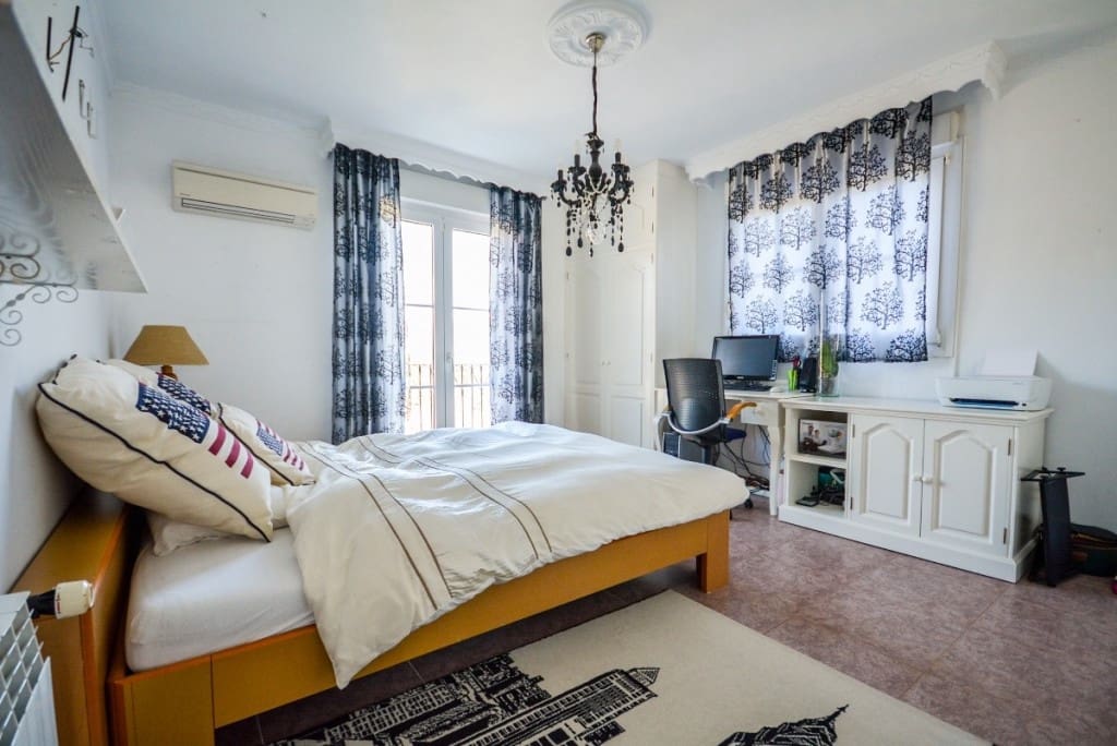 8 sovrum Villa till salu i Estepona med pool garage - 2 100 000 € (Ref: 9588031)