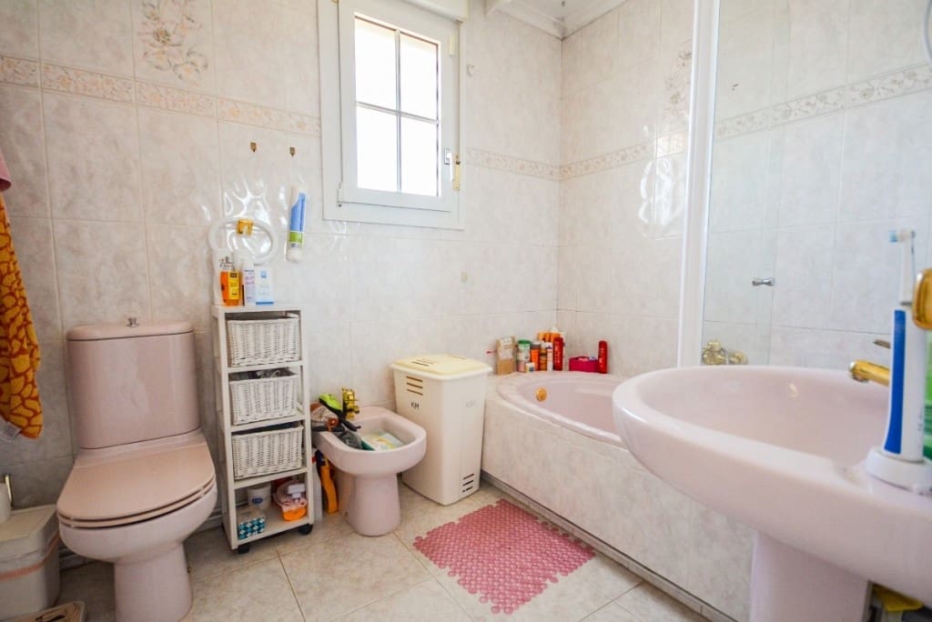 8 sovrum Villa till salu i Estepona med pool garage - 2 100 000 € (Ref: 9588031)