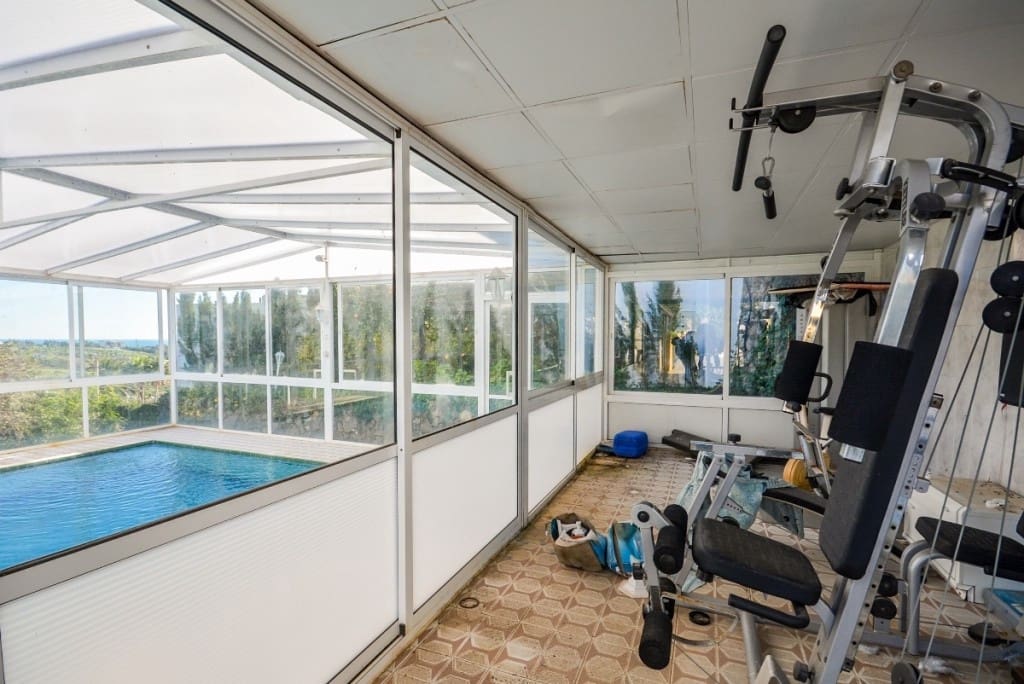 8 sovrum Villa till salu i Estepona med pool garage - 2 100 000 € (Ref: 9588031)