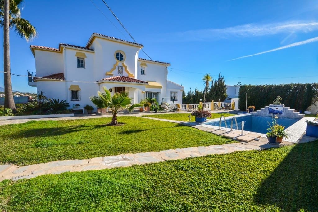 8 sovrum Villa till salu i Estepona med pool garage - 2 100 000 € (Ref: 9588031)