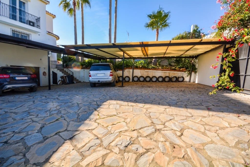 8 sovrum Villa till salu i Estepona med pool garage - 2 100 000 € (Ref: 9588031)